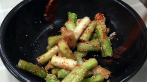 대파찜 양념 버무리는 사진